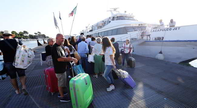 coronavirus, vietati sbarchi ischia turisti veneti