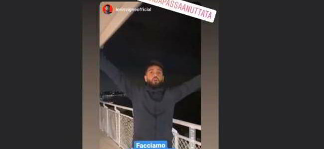 Insigne canta un giorno all'improvviso