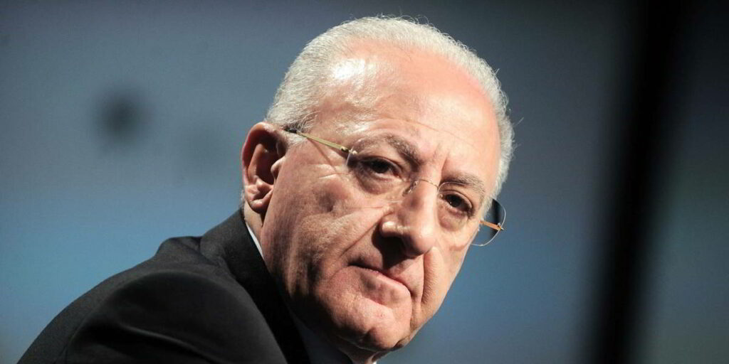 De Luca: "15 giorni di quarantena per chi passeggia senza motivo"