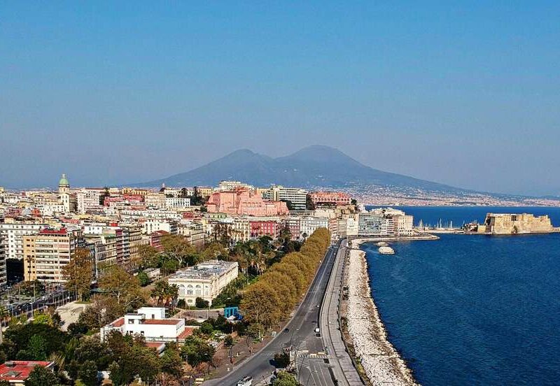 COVID, l’acqua di Napoli torna cristallina