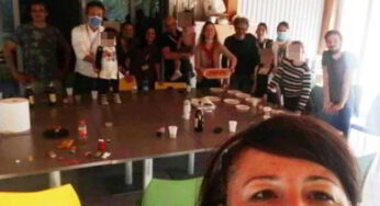 Foto – La sindaca di Lodi fa festa in ufficio. “Mi aspetto titoli sui tg nazionali”