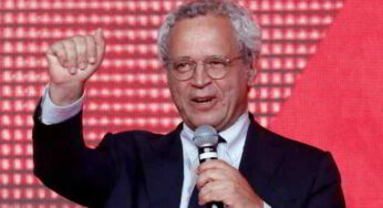 Mentana: “Anche io sarei sceso in piazza coi tifosi del Napoli”. Dal web: “Indifendibili”