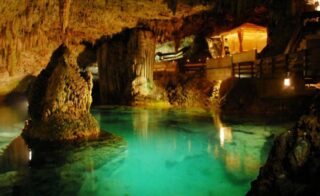 grotta dello smeraldo tempio sul mare