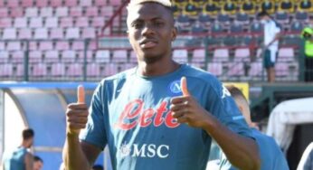 Folla per Osimhen, l’attaccante stupito. “Vedrai scene anche più calde”