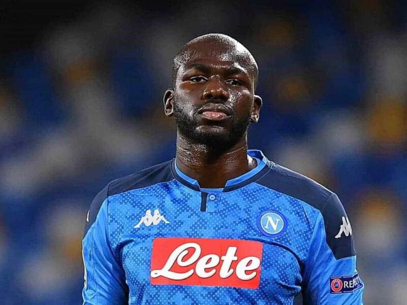 Koulibaly, messaggi d'amore al Napoli. La svolta sul mercato non arriva.