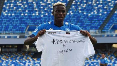 Osimhen goal, poi la maglietta: "Stop alla violenza della polizia in Nigeria"