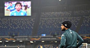 Napoli, insigne con i tifosi all’esterno del San Paolo: “voglio stare con loro”. Giuntoli: “Lo spogliatoio è abbattuto”