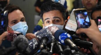 Maradona operato al cervello, parla il chirurgo: “Diego sta molto bene”. Cori e festeggiamenti nei pressi della clinica