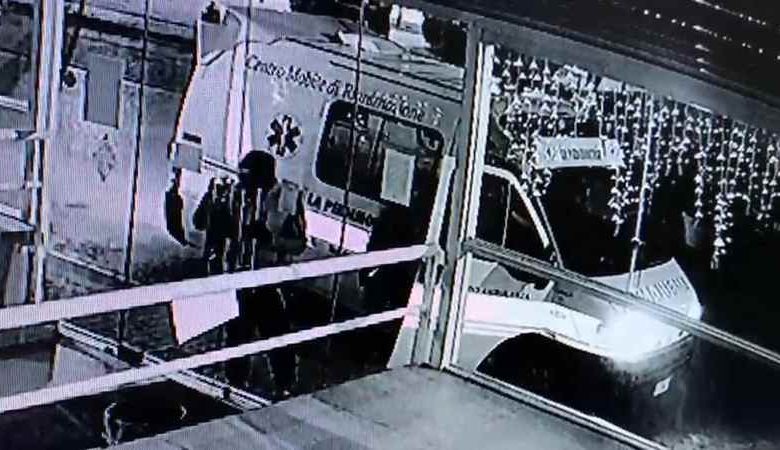video ambulanza furto