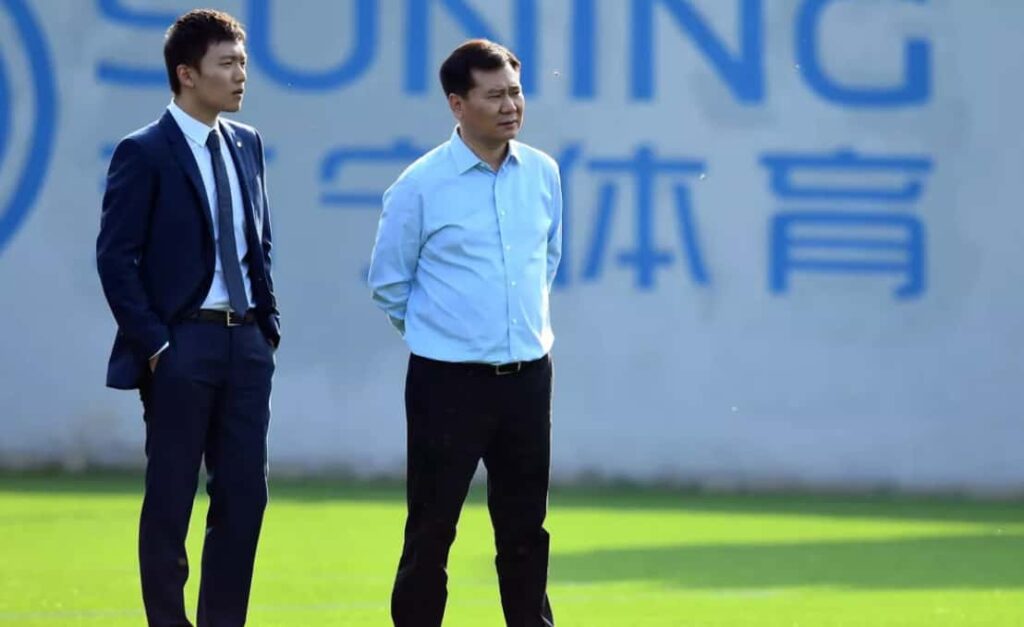 Inter nel caos, azioni della famiglia Zhang congelate: Suning crollo in borsa, titolo sospeso