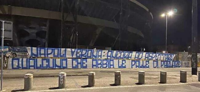 striscione ultra napoli verona stadio maradona
