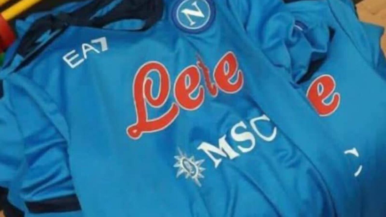 FOTO: Ecco la nuova maglia del Napoli EA7 disegnata da Armani