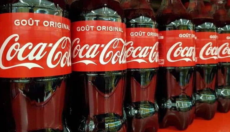 beve coca cola muore