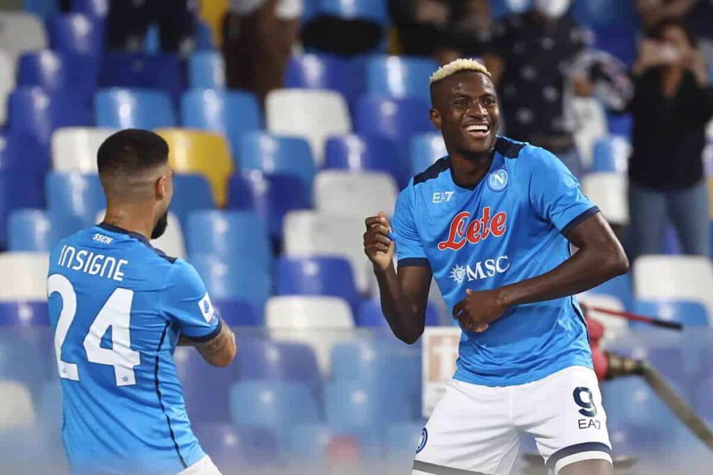 Osimhen: “Sono felice, sto vivendo un sogno. Ho lavorato duramente ispirato da grandi campioni come Drogba. Vendevo acqua e pulivo grondaie…”