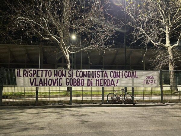 Vlahovic alla Juve: gli insulti della Fiesole. Fiorentina succursale bianconera