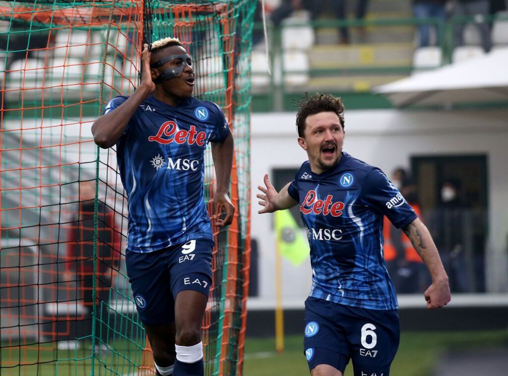 Il volo di Osimhen porta il Napoli in paradiso – VIDEO