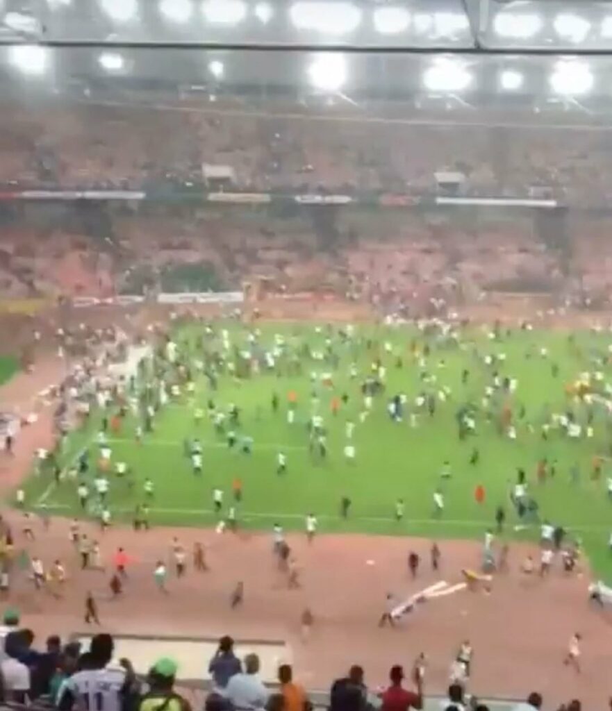 Nigeria niente Mondiali: furia tifosi, invasione e stadi distrutto -Video