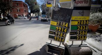 Prezzi benzina e diesel, gli autotrasportatori si fermano: Italia paralizzata