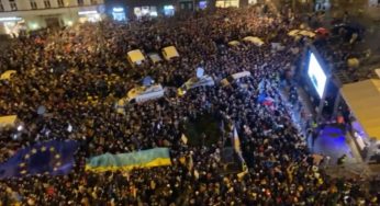 Praga e Tiblisi, folla oceanico chiede la pace: interviene Zelensky – VIDEO