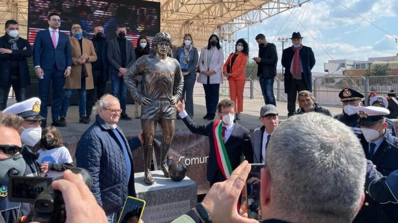 Statua Maradona Acerra