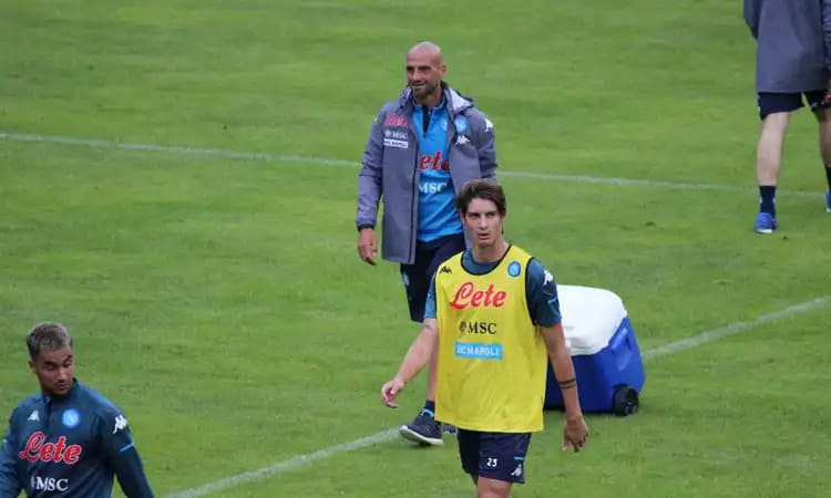 Il Napoli rifiuta l'offerta dello Sporting Lisbona per Alessandro Zanoli