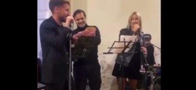 mertens canta compleanno fabian ruiz