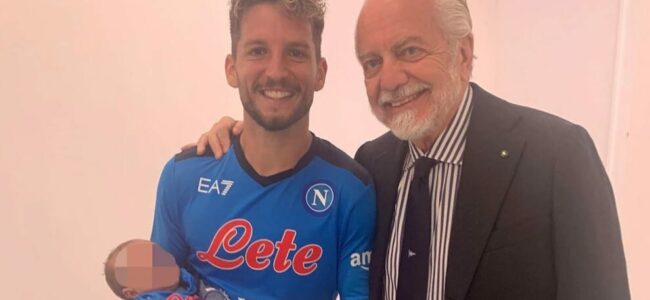 De Laurentiis, la foto con Ciro Romeo Mertens diventa Virale