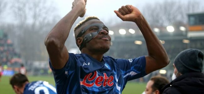 Osimhen, l'agente: "Vuole vincere al Napoli. Permesso? Voci comiche"