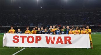 Napoli-Fiorentina: al Maradona il flashmob per la pace: STOP WAR