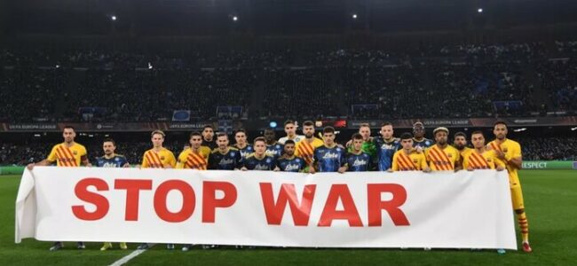 stop_war_kiss_kiss_napoli