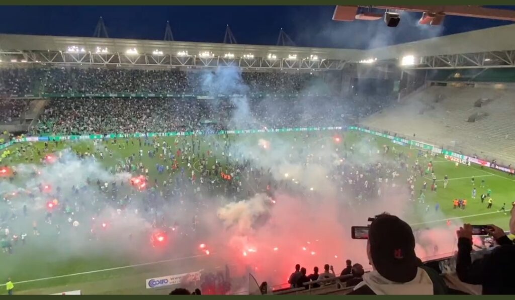 Saint Etienne retrocede, Pistocchi: “Follia in Francia, razzi sui giocatori” – VIDEO