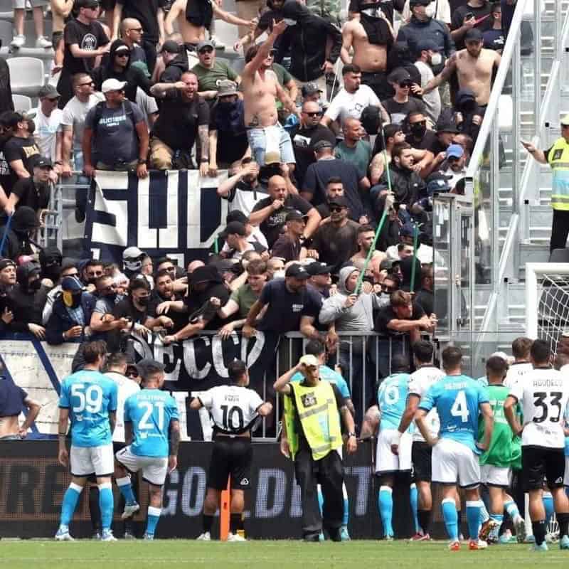 Scontri Spezia Napoli: il giudice sportivo chiude la Curva A, tutte le sanzioni