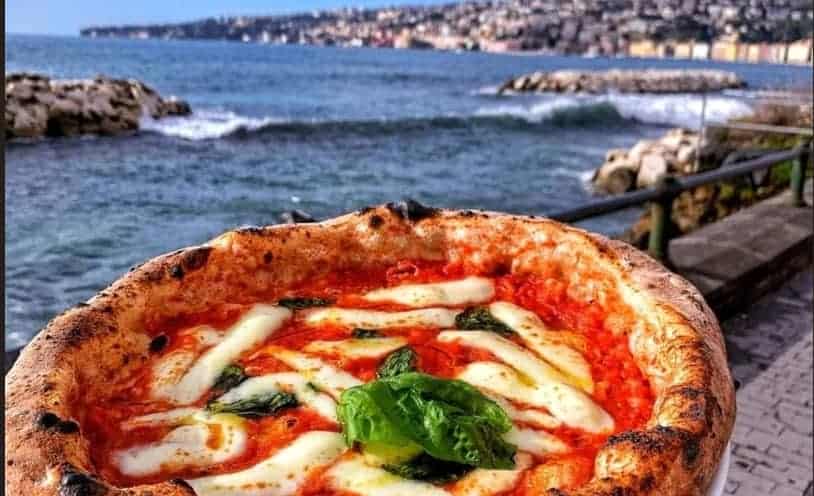 Napoli, risponde a Briatore: Pizze gratis per tutti da Sorbillo