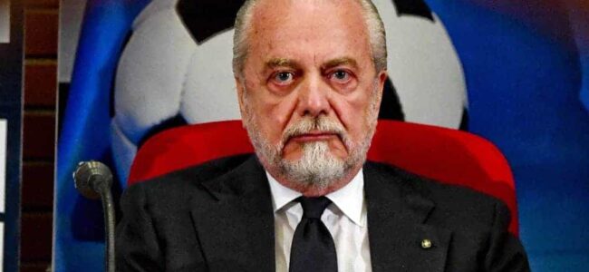 Napoli, ritiro finito, De Laurentiis in fuga dai tifosi
