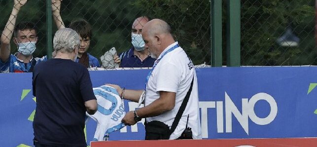 Dimaro, De Laurentiis blocca foto e autografii con i tifosi