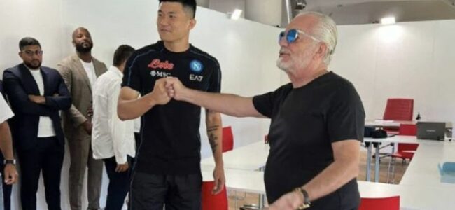 kim firma contratto napoli