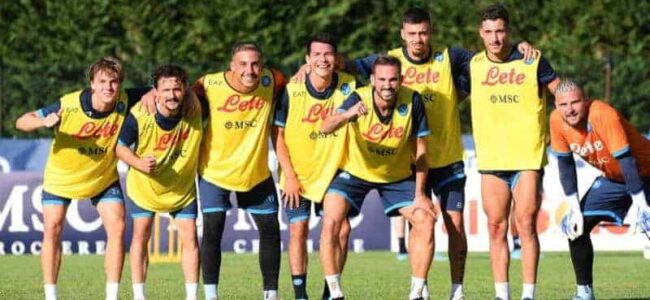 Dimaro, bellissimo gesto dei calciatori azzurri verso i 700 tifosi sugli spalti
