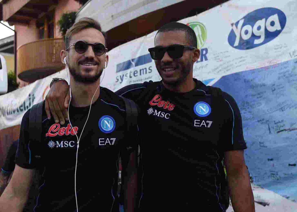 Napoli arrivo a Dimaro: sorrisi per Fabian Ruiz, entusiasmo tra i tifosi – VIDEO