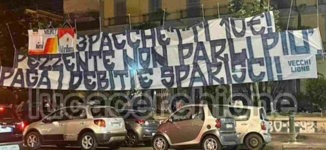 striscione de laurentiis contestato