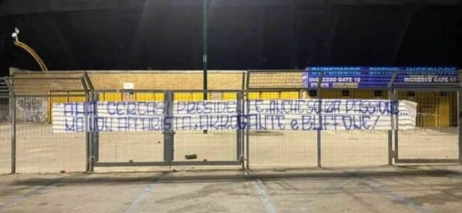 nuovo striscione contro de laurentiis stadio