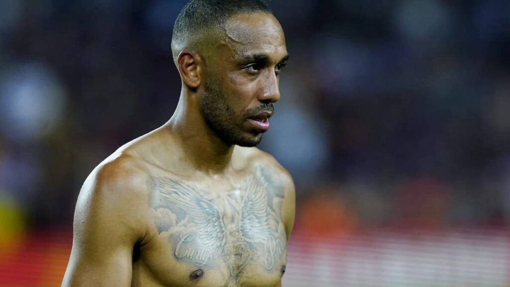 Barcellona, Aubameyang vittima di una rapina brutale