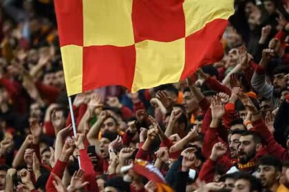 Mertens in arrivo a Istambul, tifosi Galatasaray in festa: "E' un campione incredibile"
