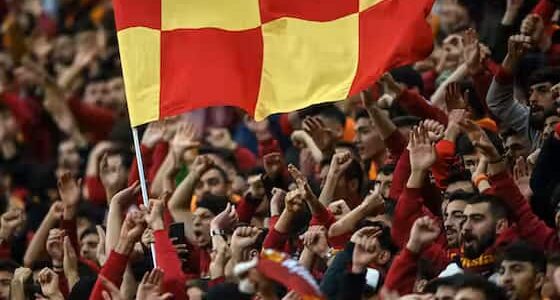 Mertens in arrivo a Istambul, tifosi Galatasaray in festa: "E' un campione incredibile"