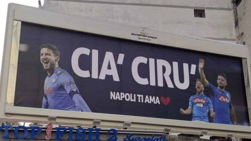 Mertens ringrazia i tifosi del Napoli per i manifesti: “Non mi abituerò mai al vostro affetto. Ho sentito alcuni miei ex compagni”