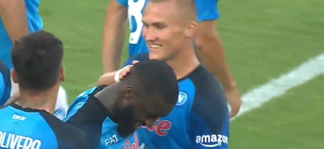 Napoli, presentazione all'americana per i nuovi acquisti: applausi per Simeone -VIDEO