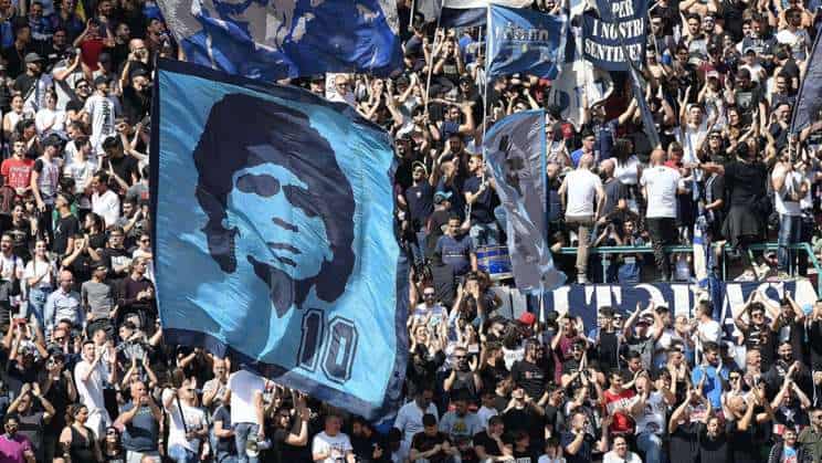 Verona Napoli, i tifosi azzurri: “De Laurentiis vattene a Bari”