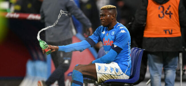 Osimhen arrabbiato (foto Pecoraro)