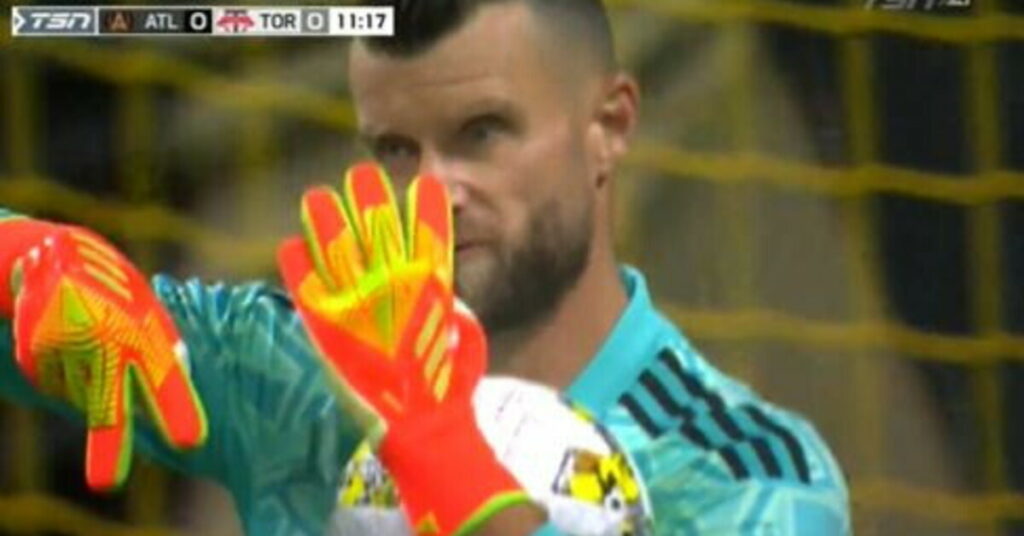 Problemi personali per Insigne, Toronto si stringe a lui: portiere gli dedica la parata – VIDEO