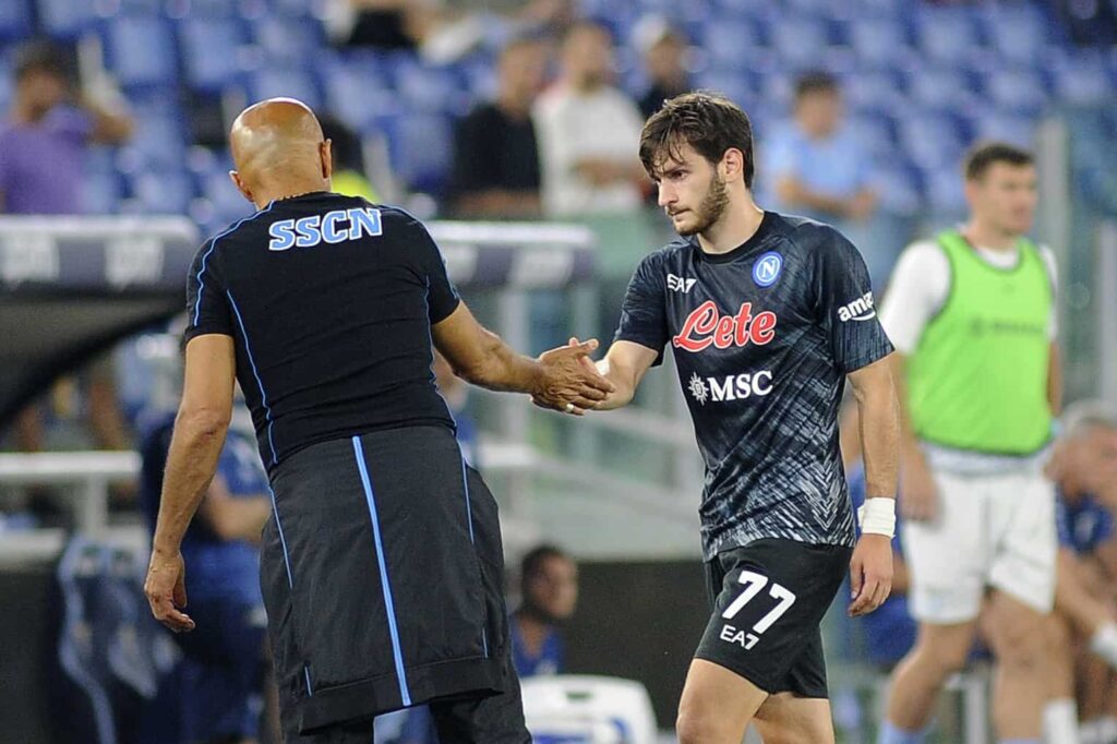 Gazzetta – Kvaratskhelia e De Ketelaere, Milan e Napoli lo scudetto del mercato