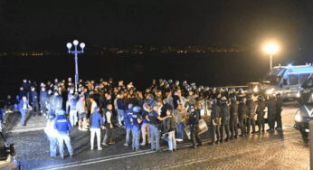 Napoli: aggrediti quattro tifosi dell’Ajax, uno accoltellato a piazza Bellini